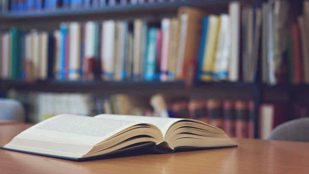 15 Best Blackjack Books to Master Strategy & Beat the House