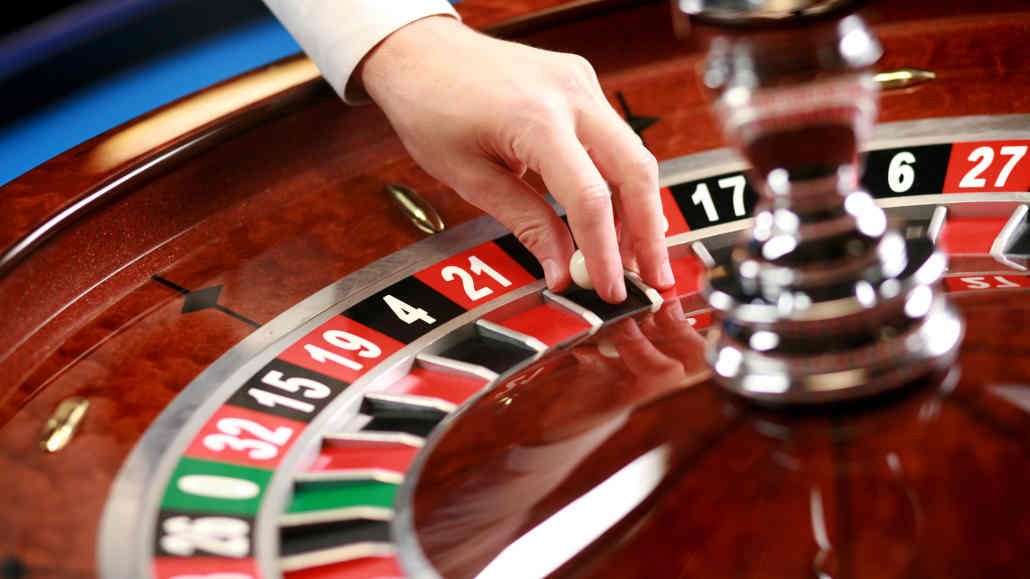 French Roulette Wheel: Rules, Odds & Payouts Guide