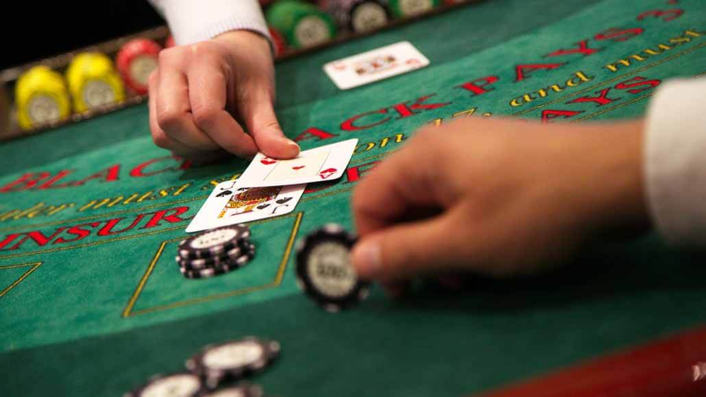 Poker vs Blackjack: Which Card Game Should You Play?