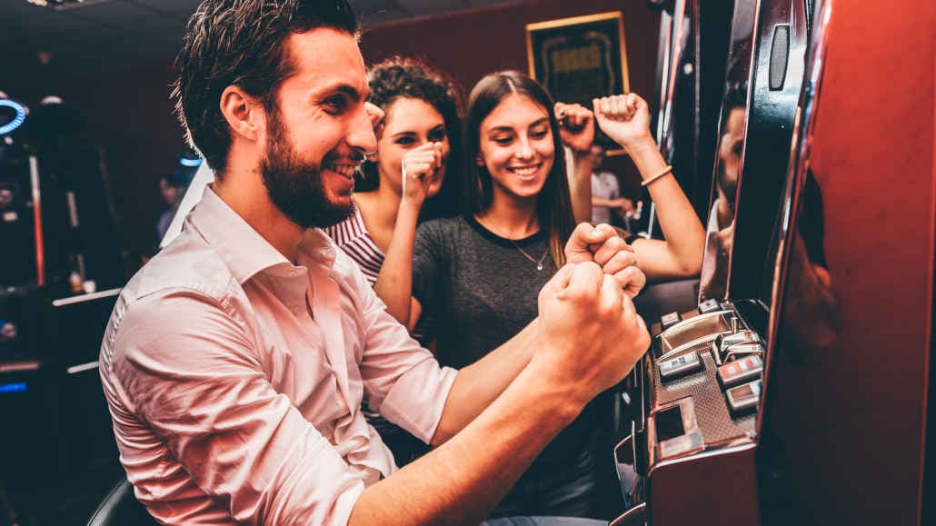 How to Cheat a Slot Machine: 12 Methods Revealed