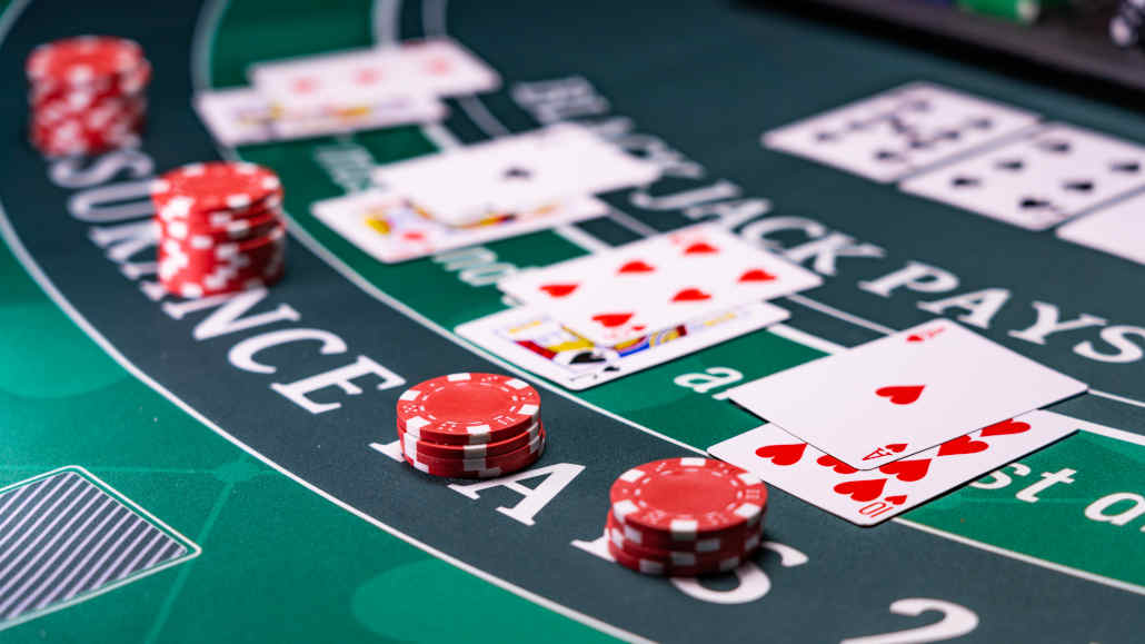 Master the Illustrious 18 Blackjack Deviations Guide