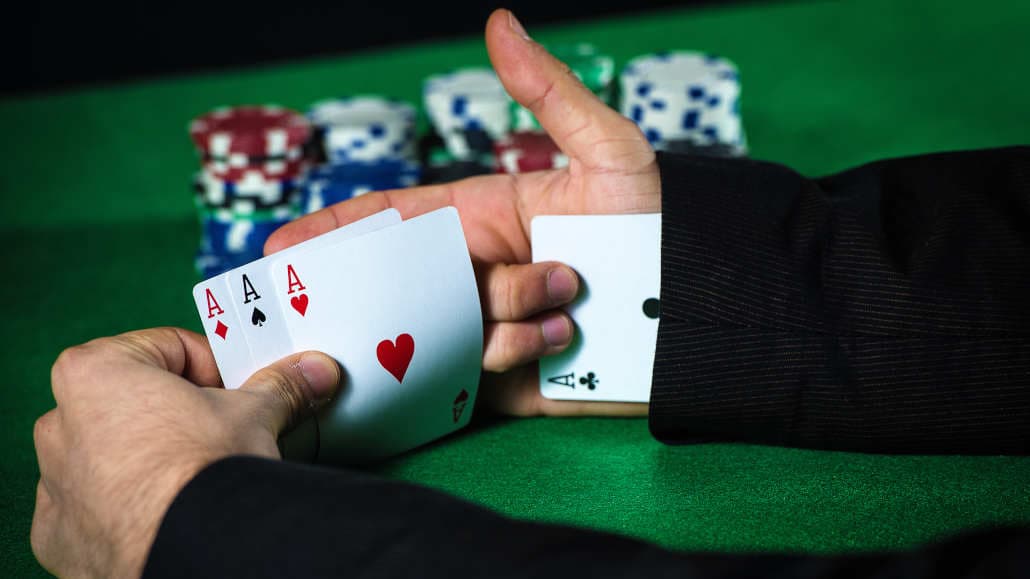 Poker Cheating Techniques: How to Spot & Avoid Them