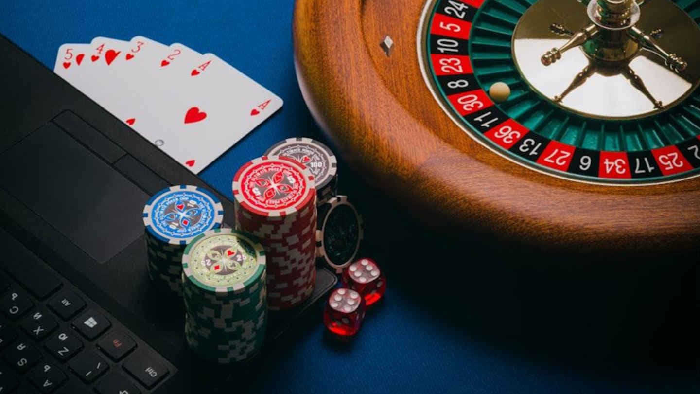The Dangers of Online Gambling: Risks & How to Stay Safe